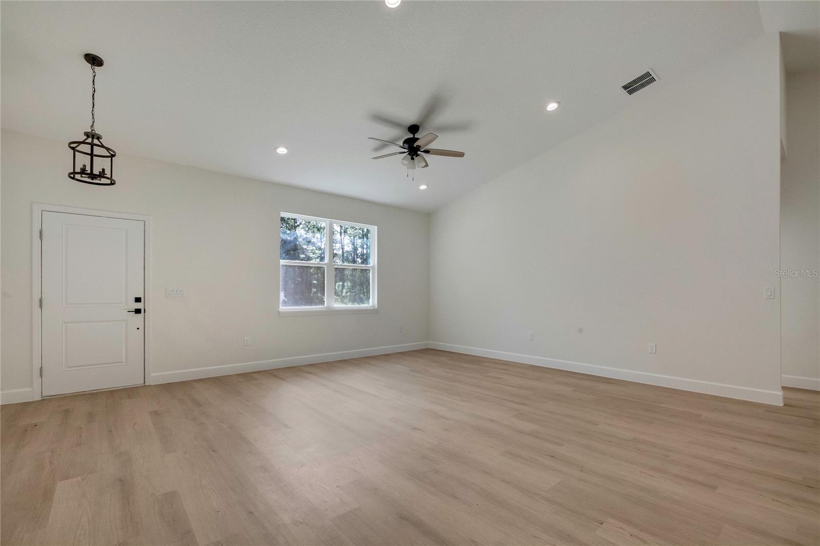 8104 N SANTOS DR, CITRUS SPRINGS, FL — photo 4