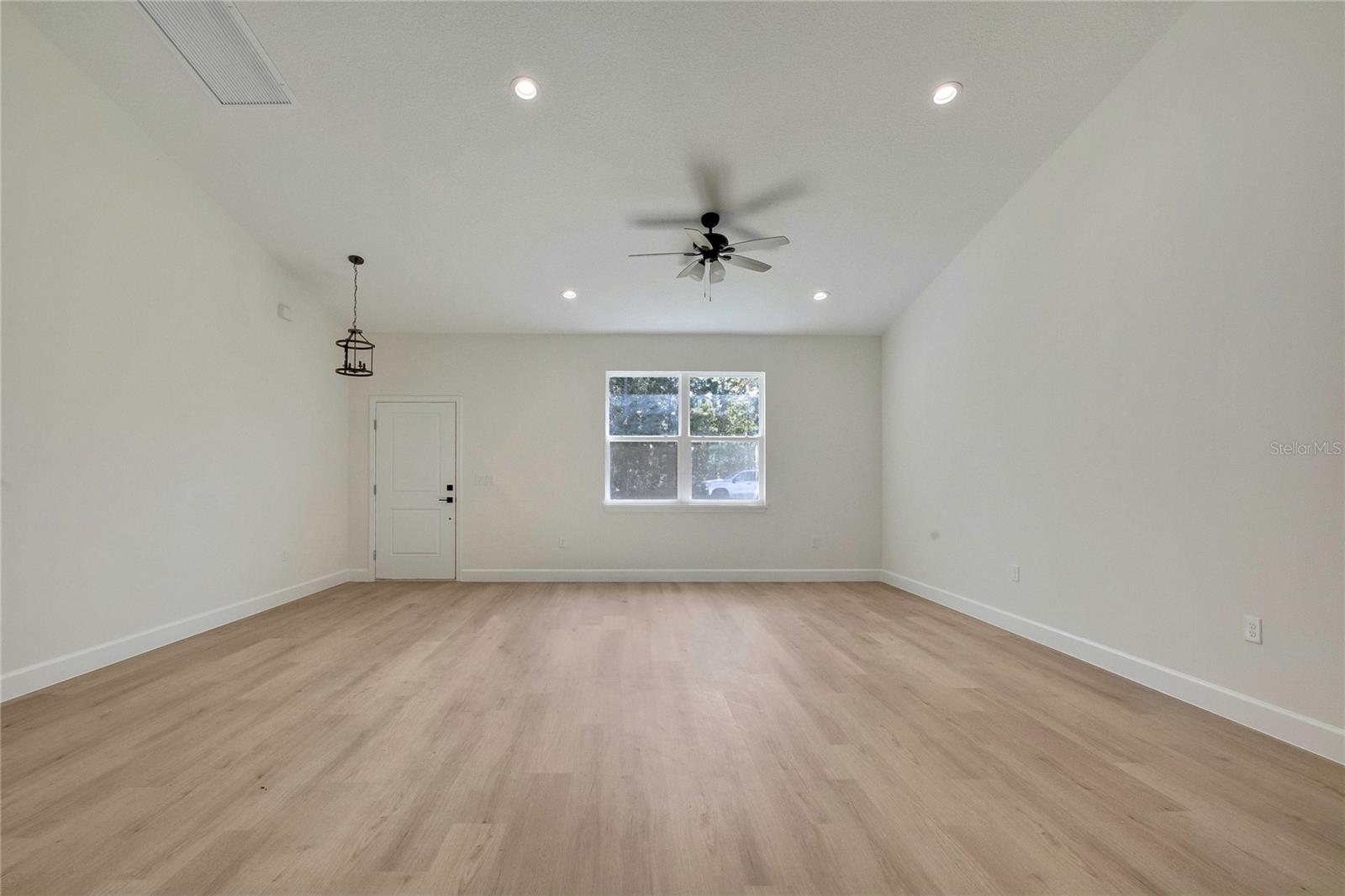 8104 N SANTOS DR, CITRUS SPRINGS, FL — photo 5