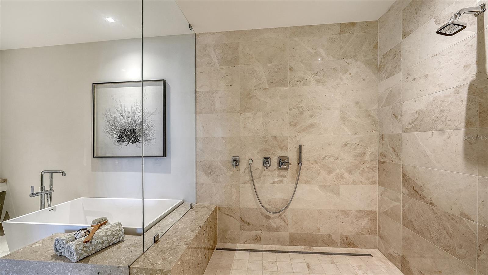 1561 GULF OF MEXICO DR #403, LONGBOAT KEY, FL — photo 38