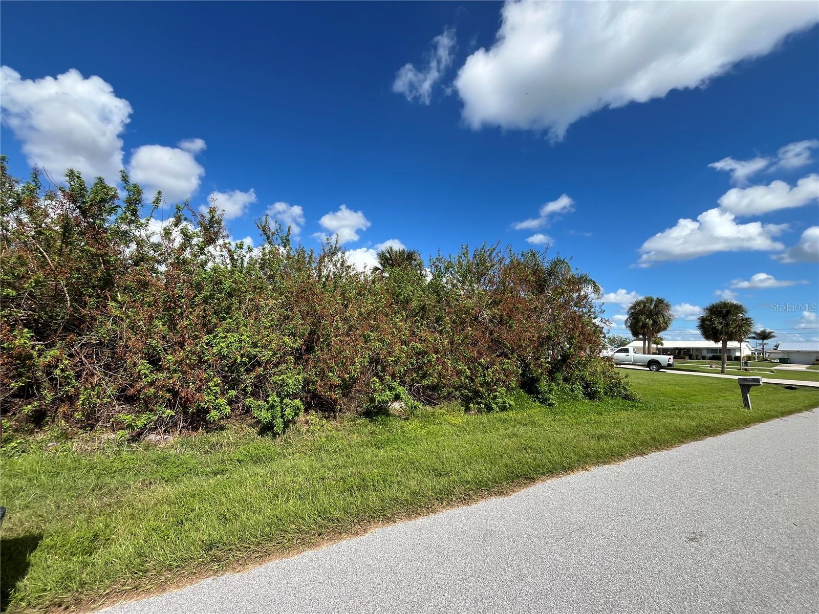 520 FENTON AVE NW, PORT CHARLOTTE, FL
