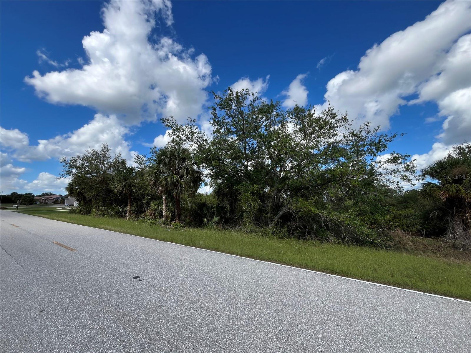 17174 EDGEWATER DR, PORT CHARLOTTE, FL — photo 4