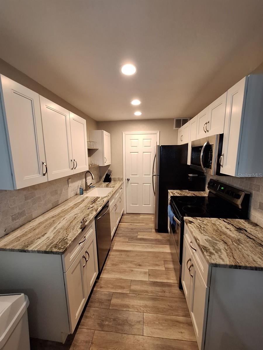 3255 BENEVA RD #102, SARASOTA, FL — photo 5