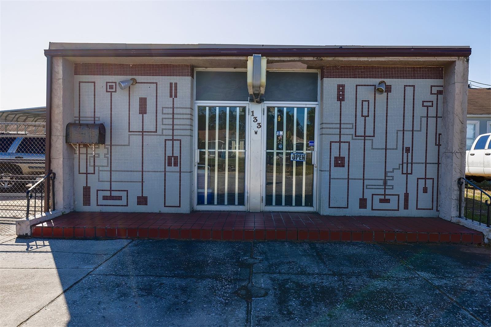 133 W STUART AVE, LAKE WALES, FL