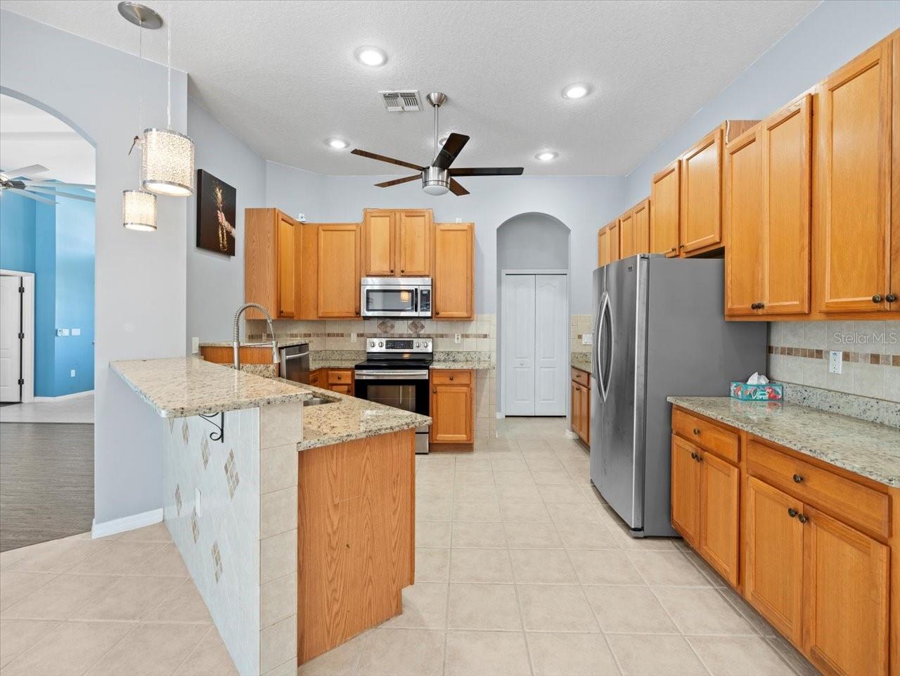 10307 RIDGE TOP LOOP, WEEKI WACHEE, FL — photo 14