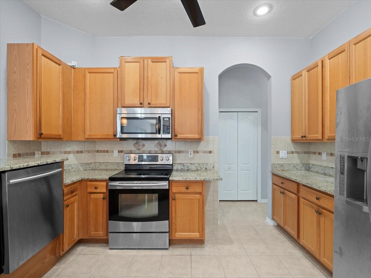 10307 RIDGE TOP LOOP, WEEKI WACHEE, FL — photo 16
