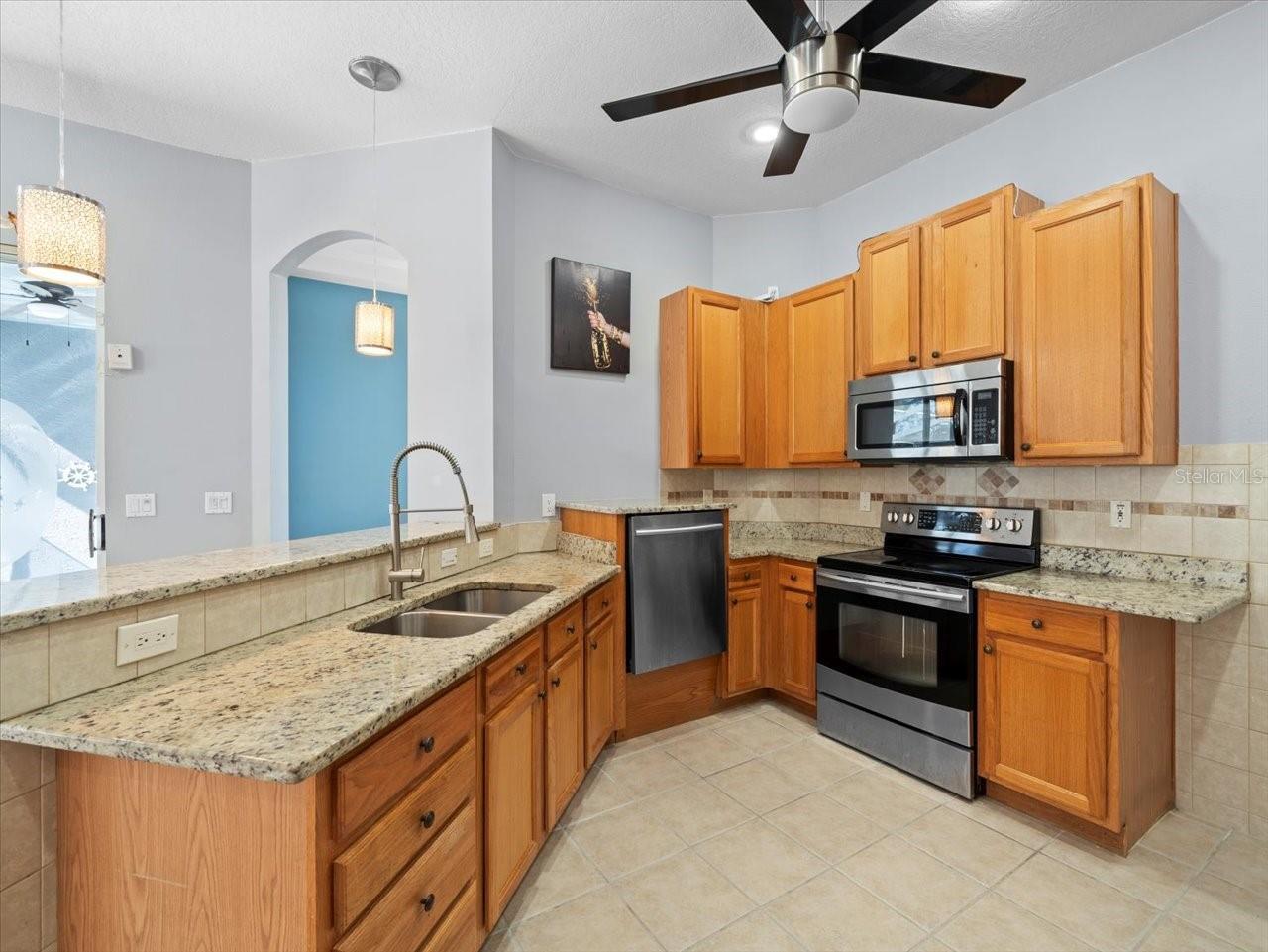 10307 RIDGE TOP LOOP, WEEKI WACHEE, FL — photo 17