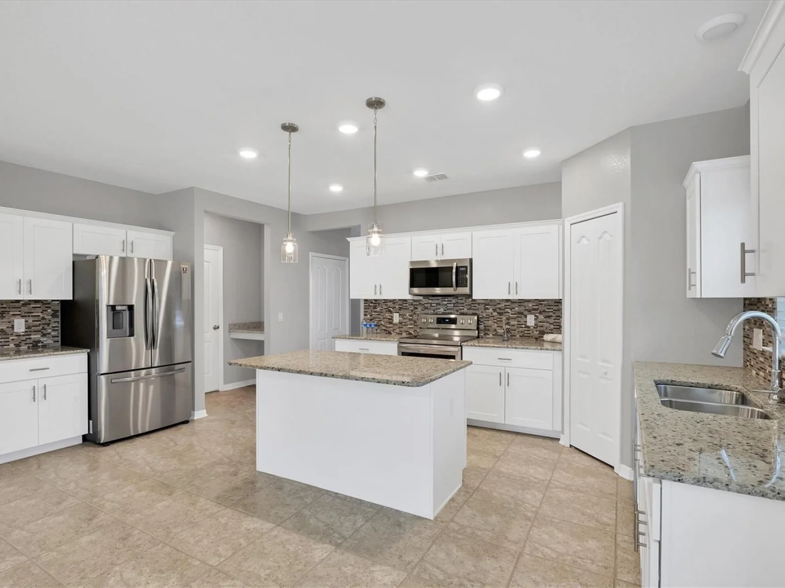 2179 W PRICE BLVD, NORTH PORT, FL — photo 15