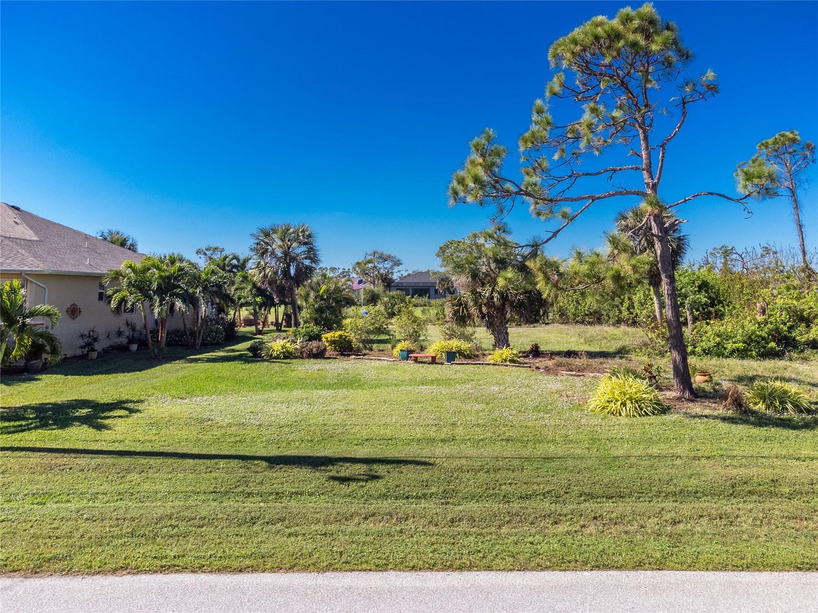 8 PINE VALLEY PL, ROTONDA WEST, FL