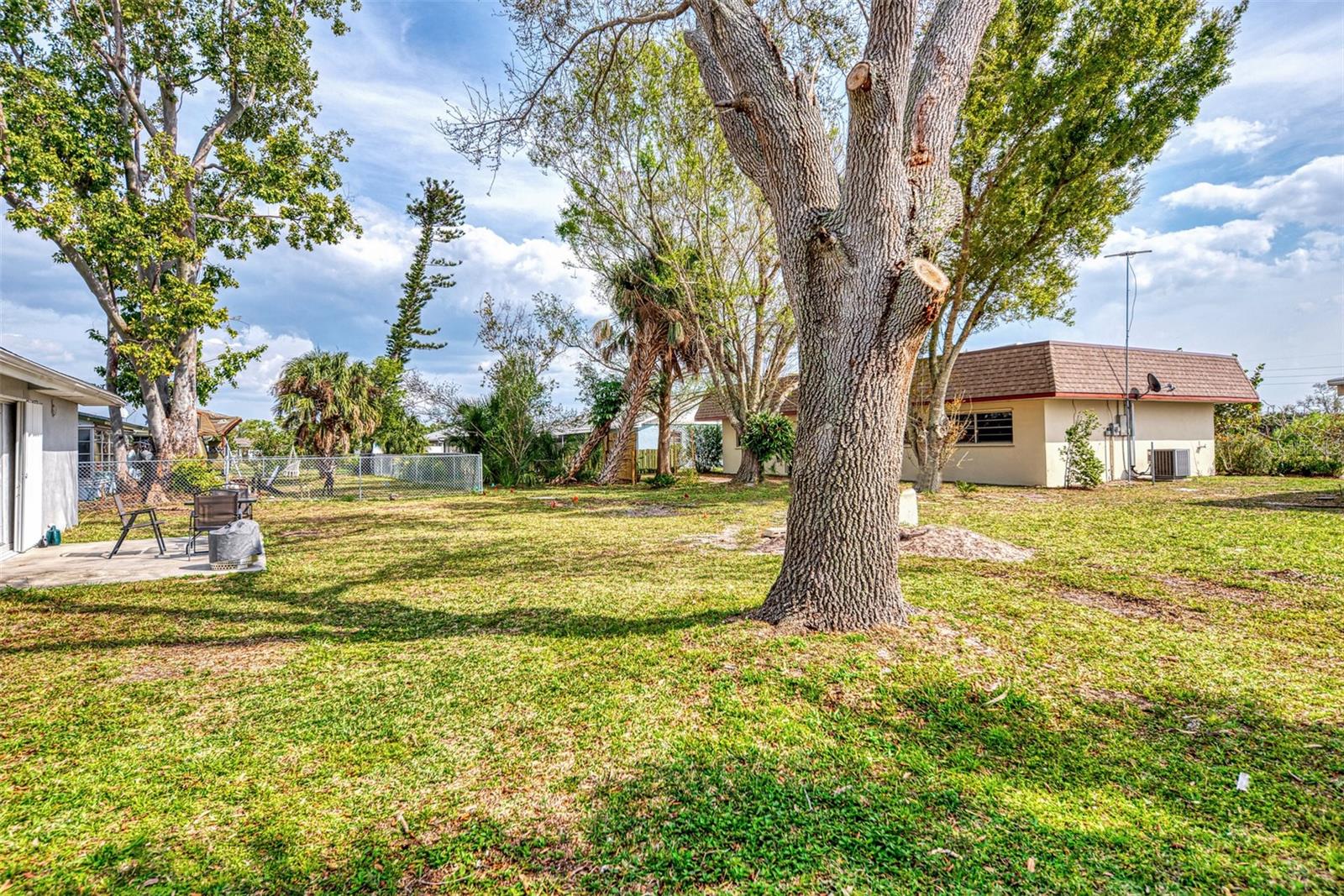 13479 NEWPORT AVE, PORT CHARLOTTE, FL — photo 38