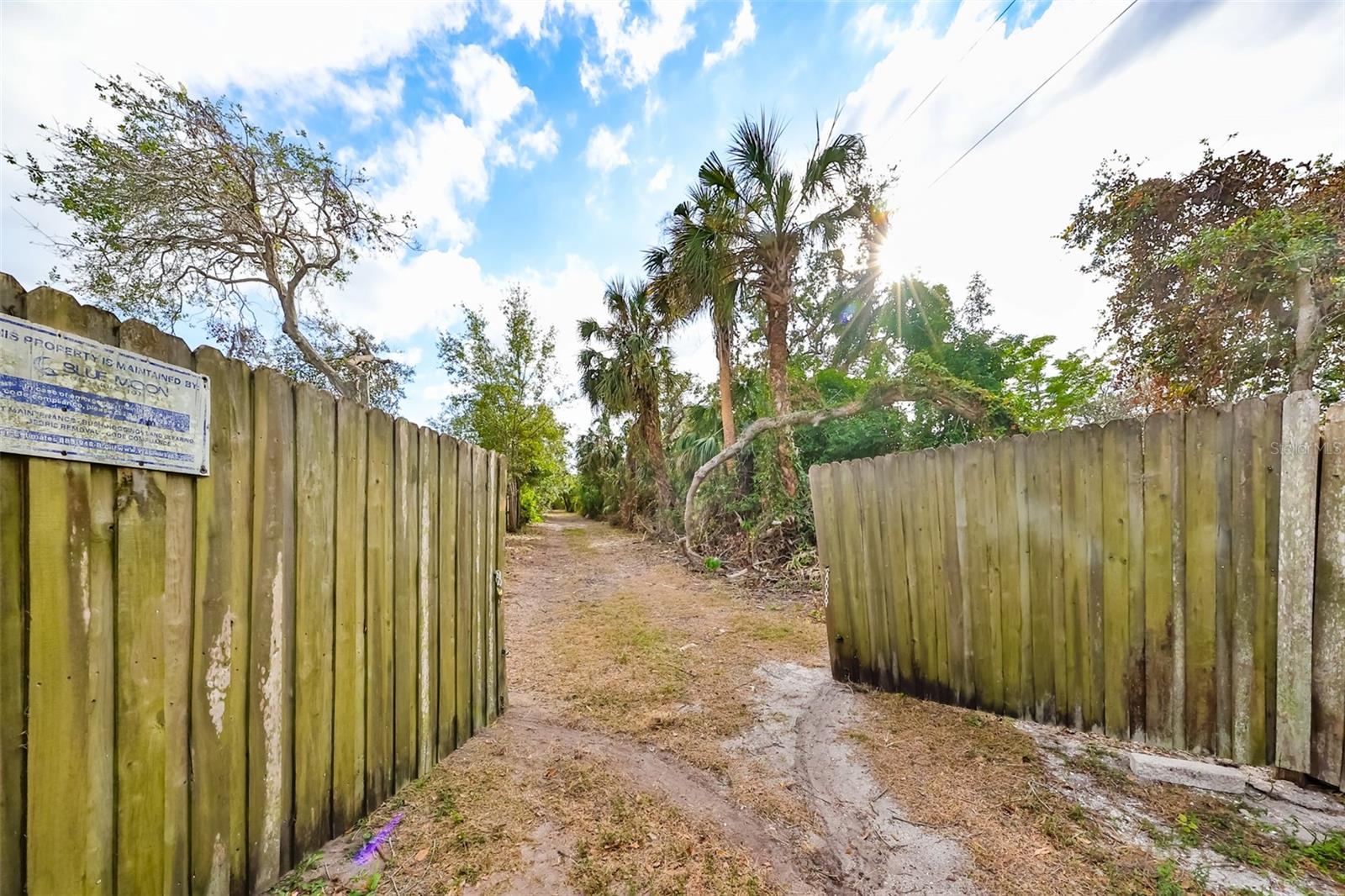 8839 RICHMOND ST, GIBSONTON, FL — photo 2