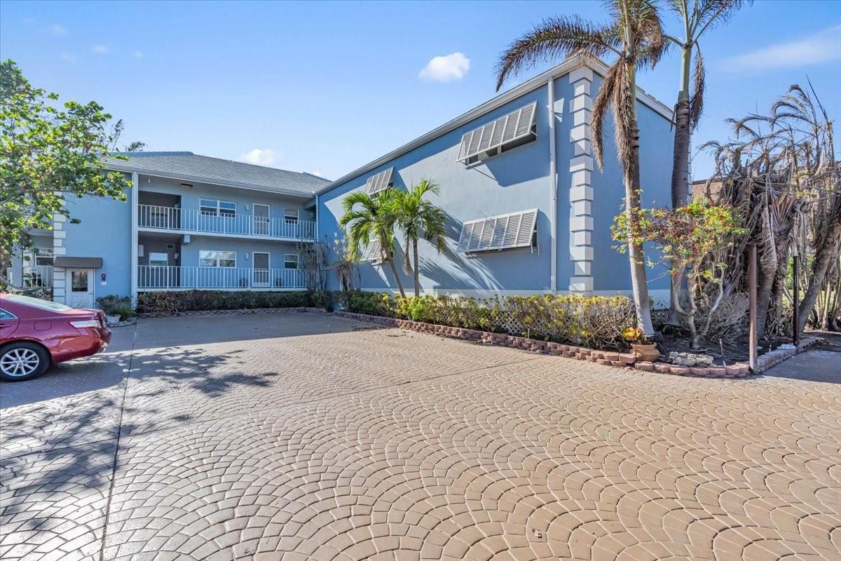 5621 GULF OF MEXICO DR #102, LONGBOAT KEY, FL