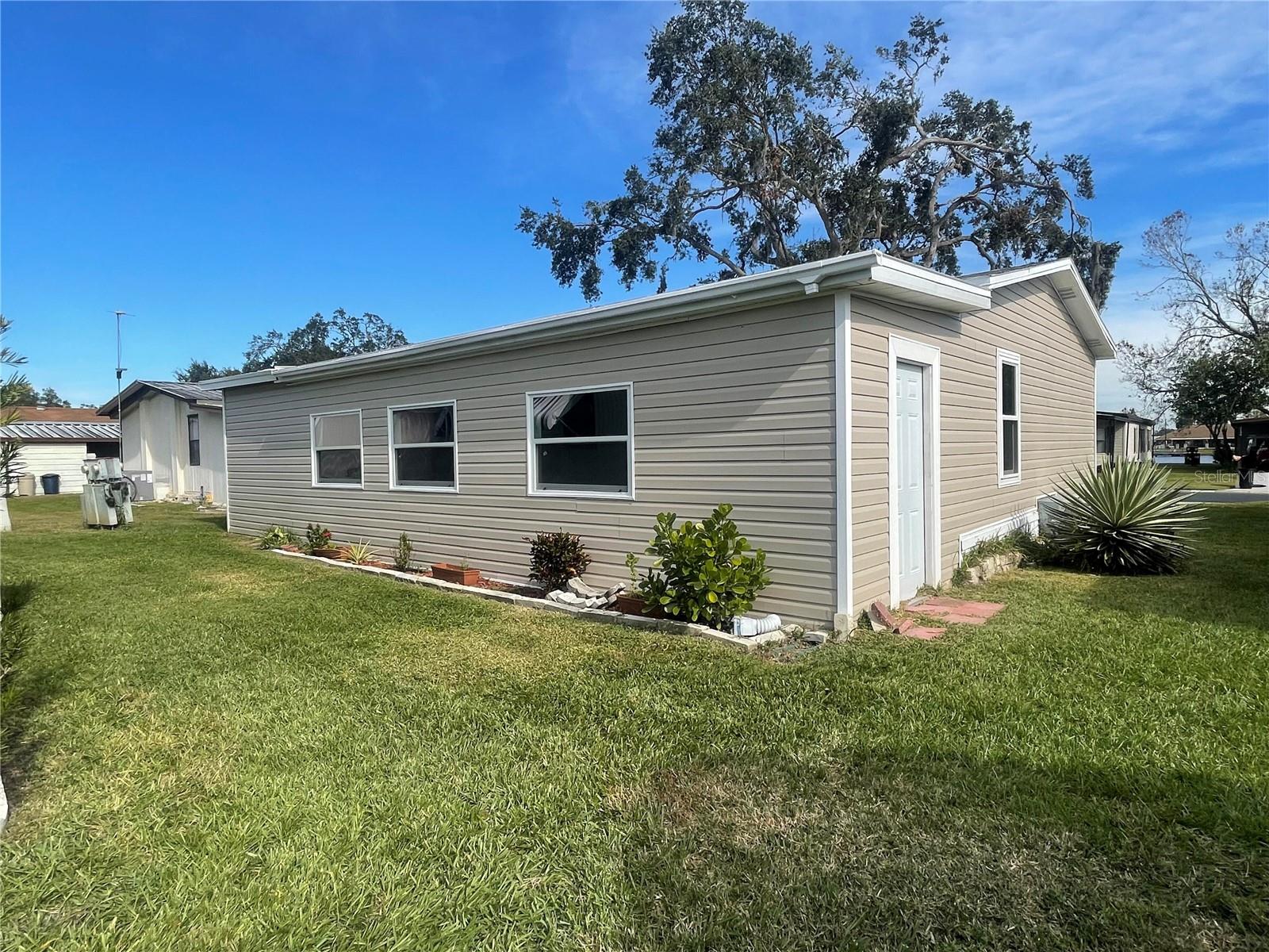 3145 HIDDEN LAKE DR, WESLEY CHAPEL, FL — photo 2