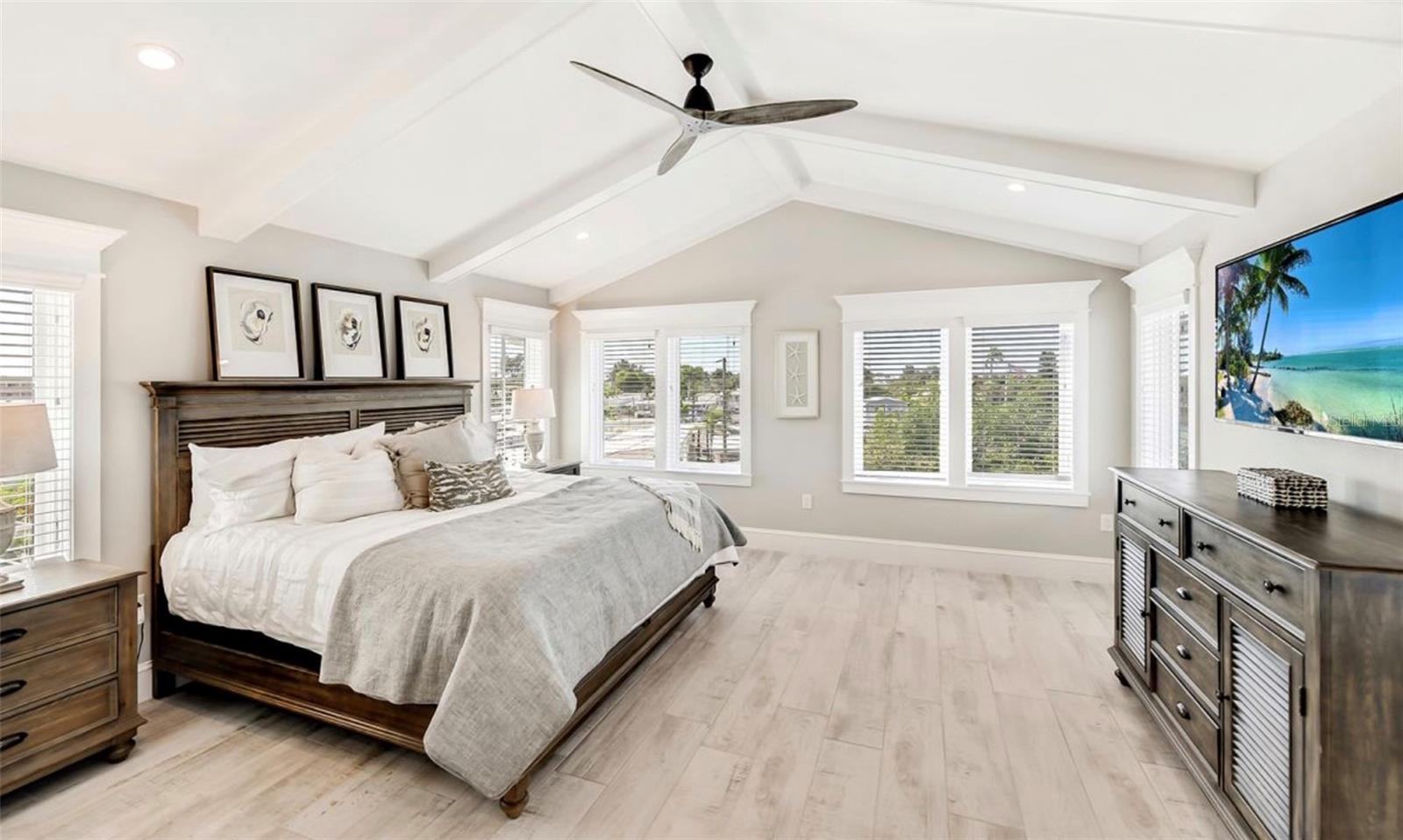 2516 AVENUE A, BRADENTON BEACH, FL — photo 9