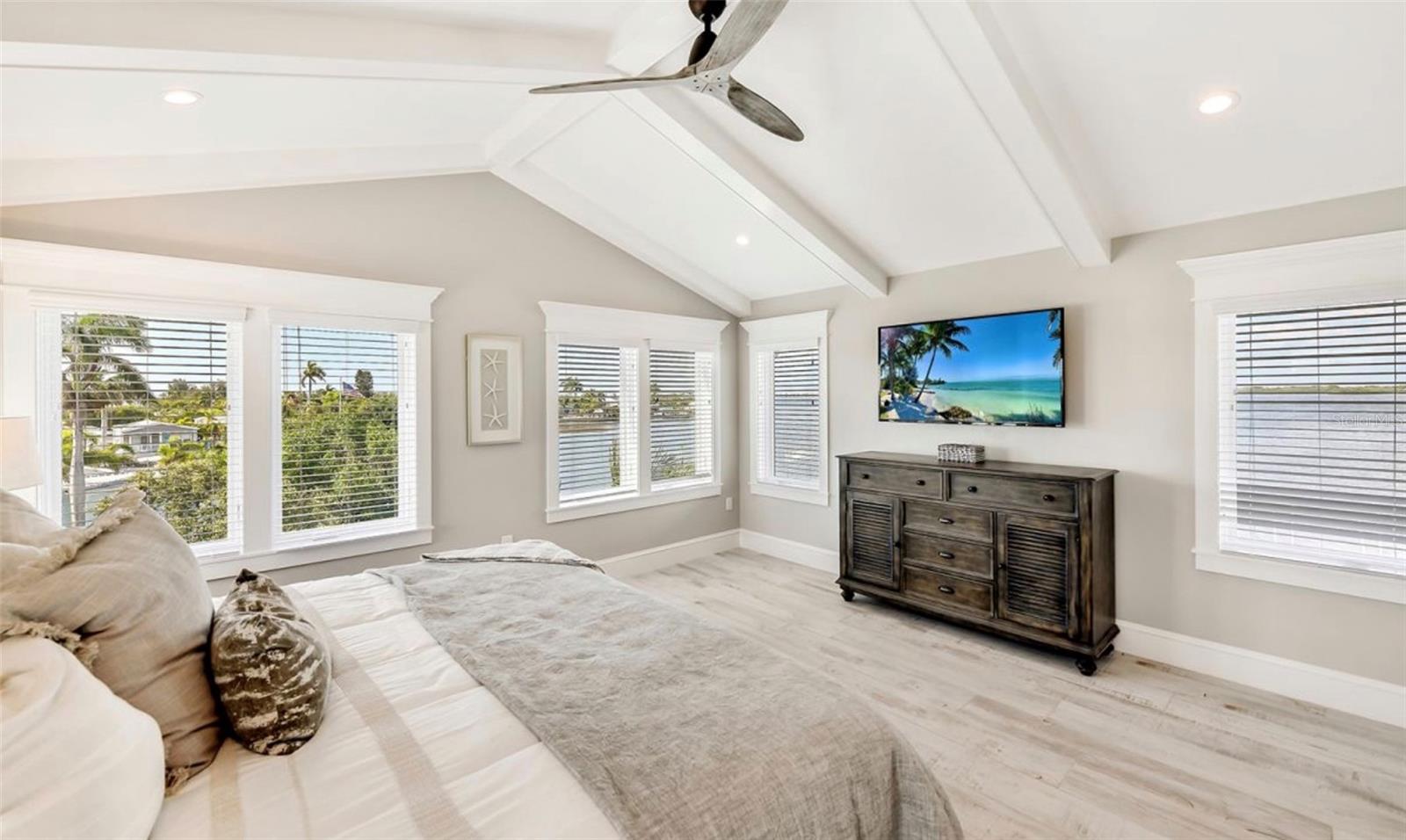 2516 AVENUE A, BRADENTON BEACH, FL — photo 15