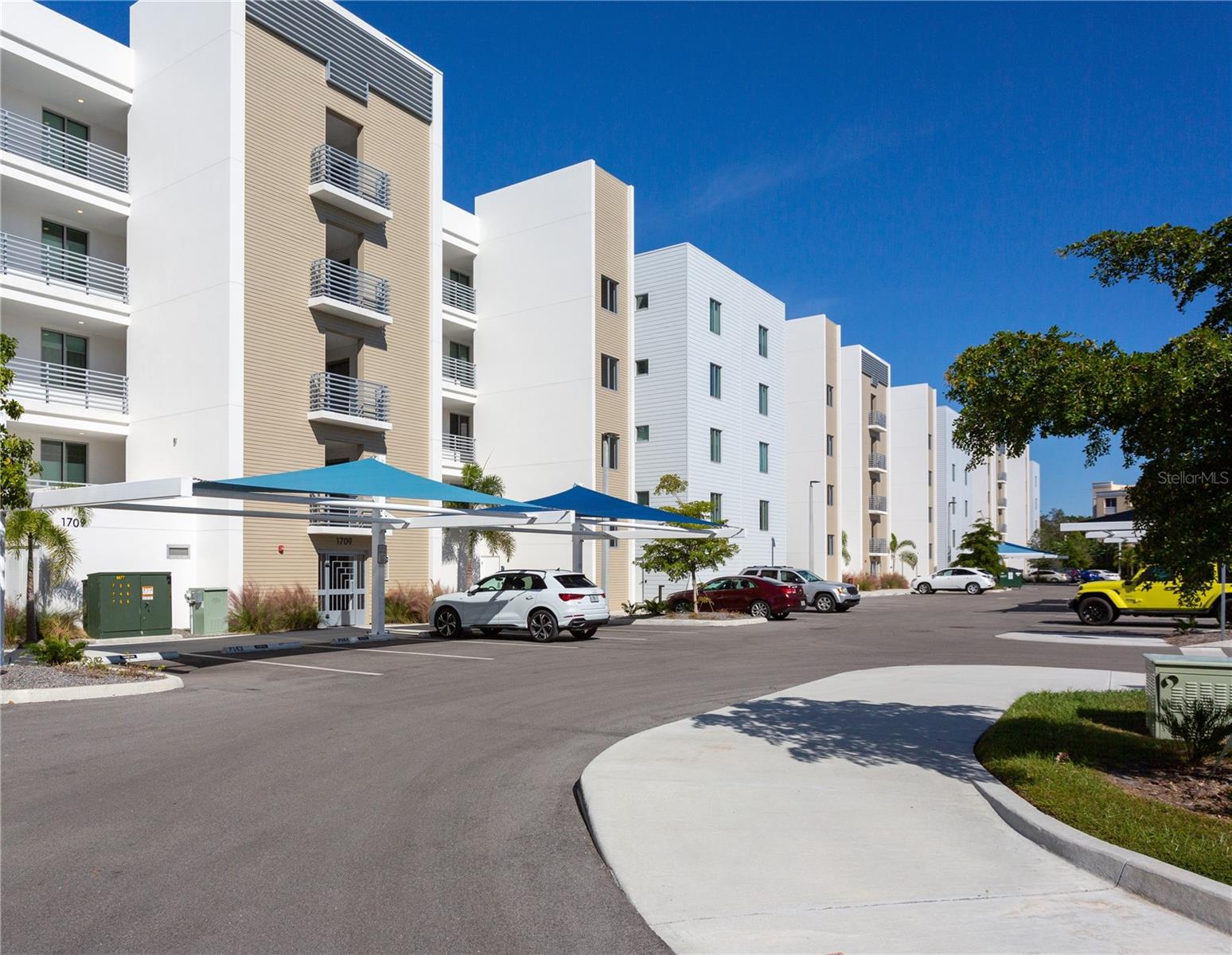 1709 N TAMIAMI TRL #215, SARASOTA, FL — photo 2