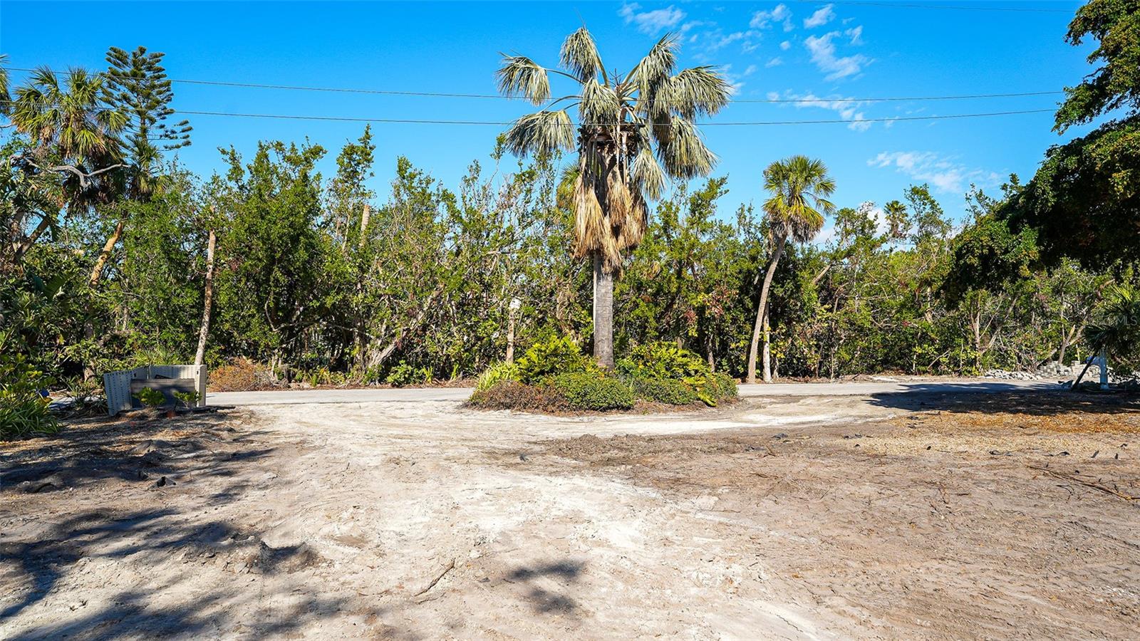 660 LONGVIEW DR, LONGBOAT KEY, FL — photo 23