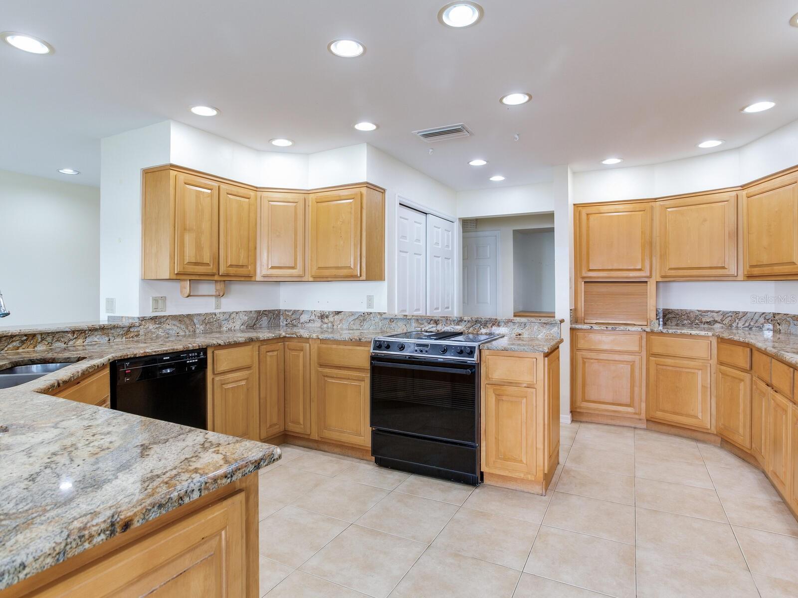 18120 WAYNE RD, ODESSA, FL — photo 32