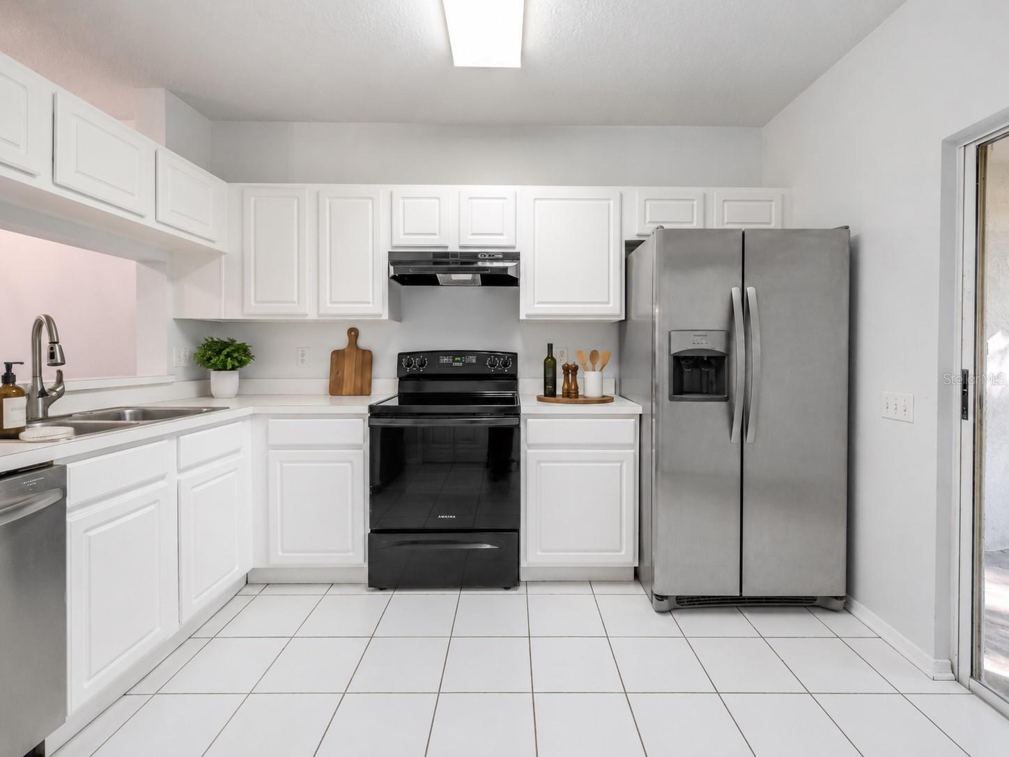 2432 LAKE WOODBERRY CIR, BRANDON, FL — photo 9