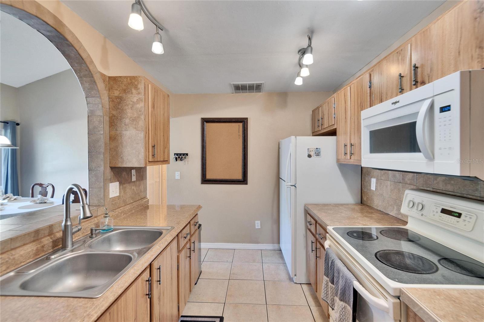 1849 BOUGH AVE #D, CLEARWATER, FL — photo 6