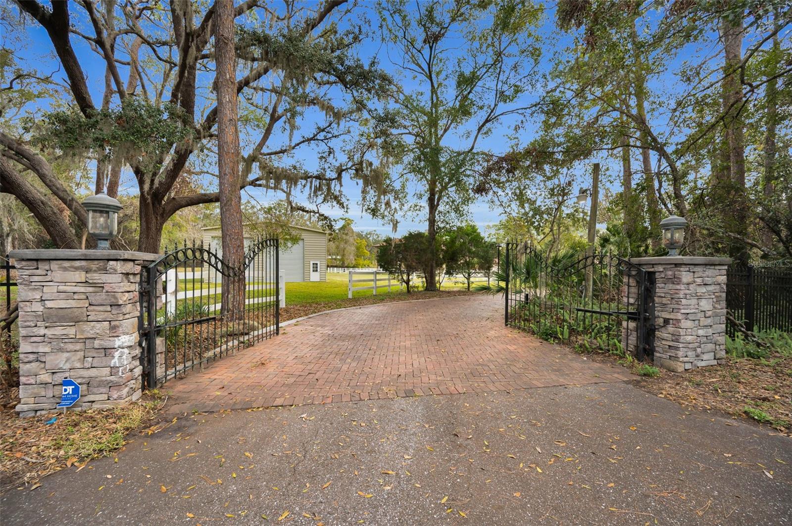 249 DOGWOOD TRCE, TARPON SPRINGS, FL — photo 3