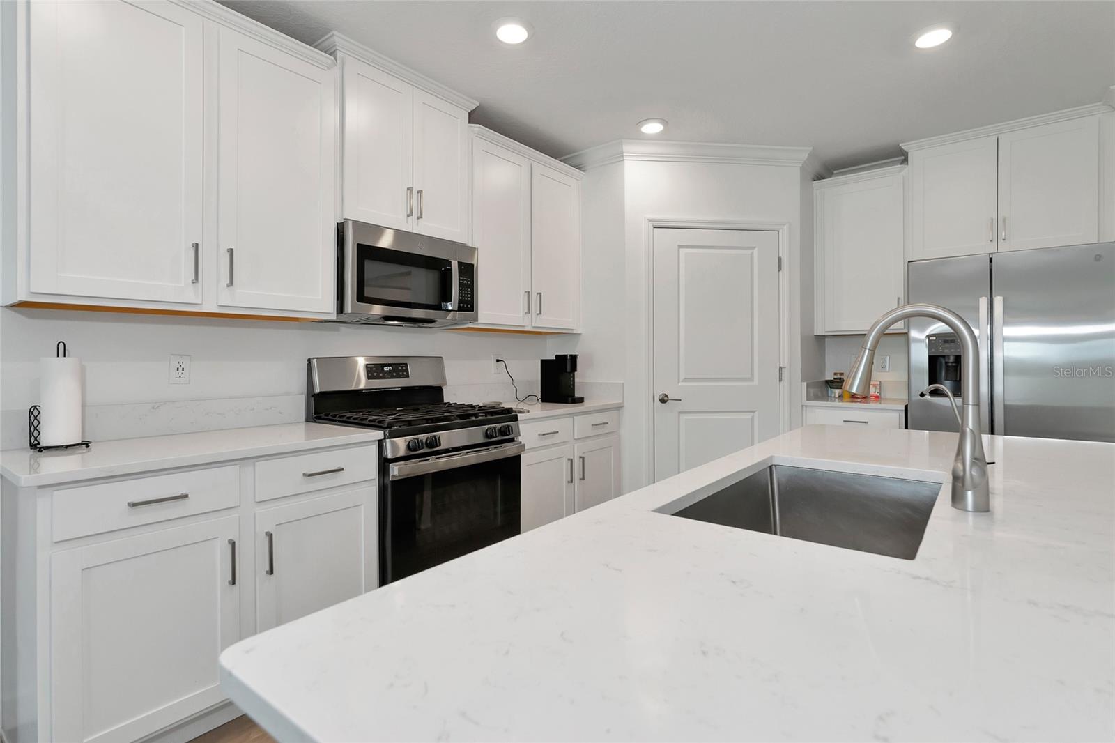 17322 HOLLY WELL AVE, WIMAUMA, FL — photo 13