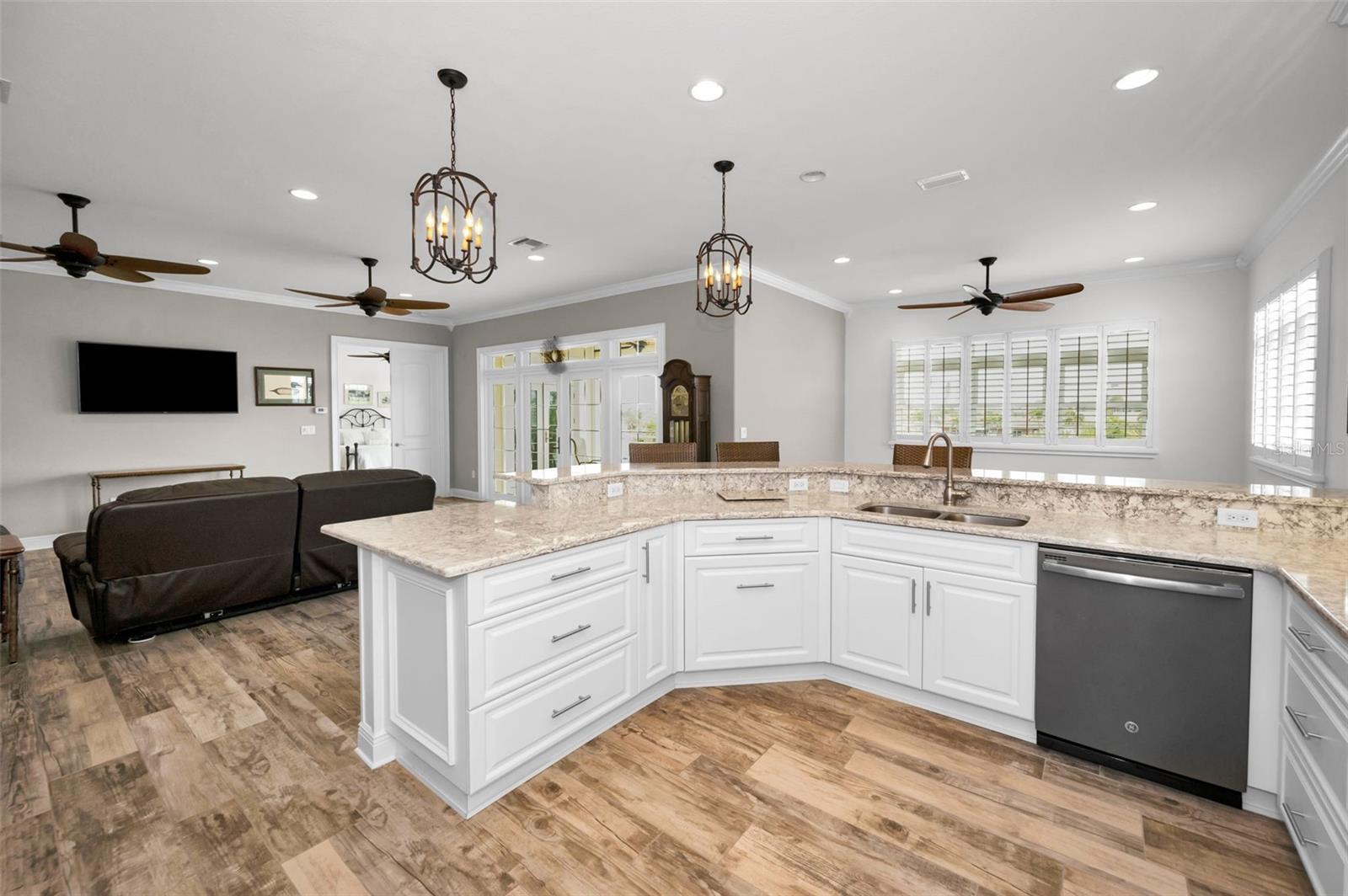 11325 5TH ST E, TREASURE ISLAND, FL — photo 23