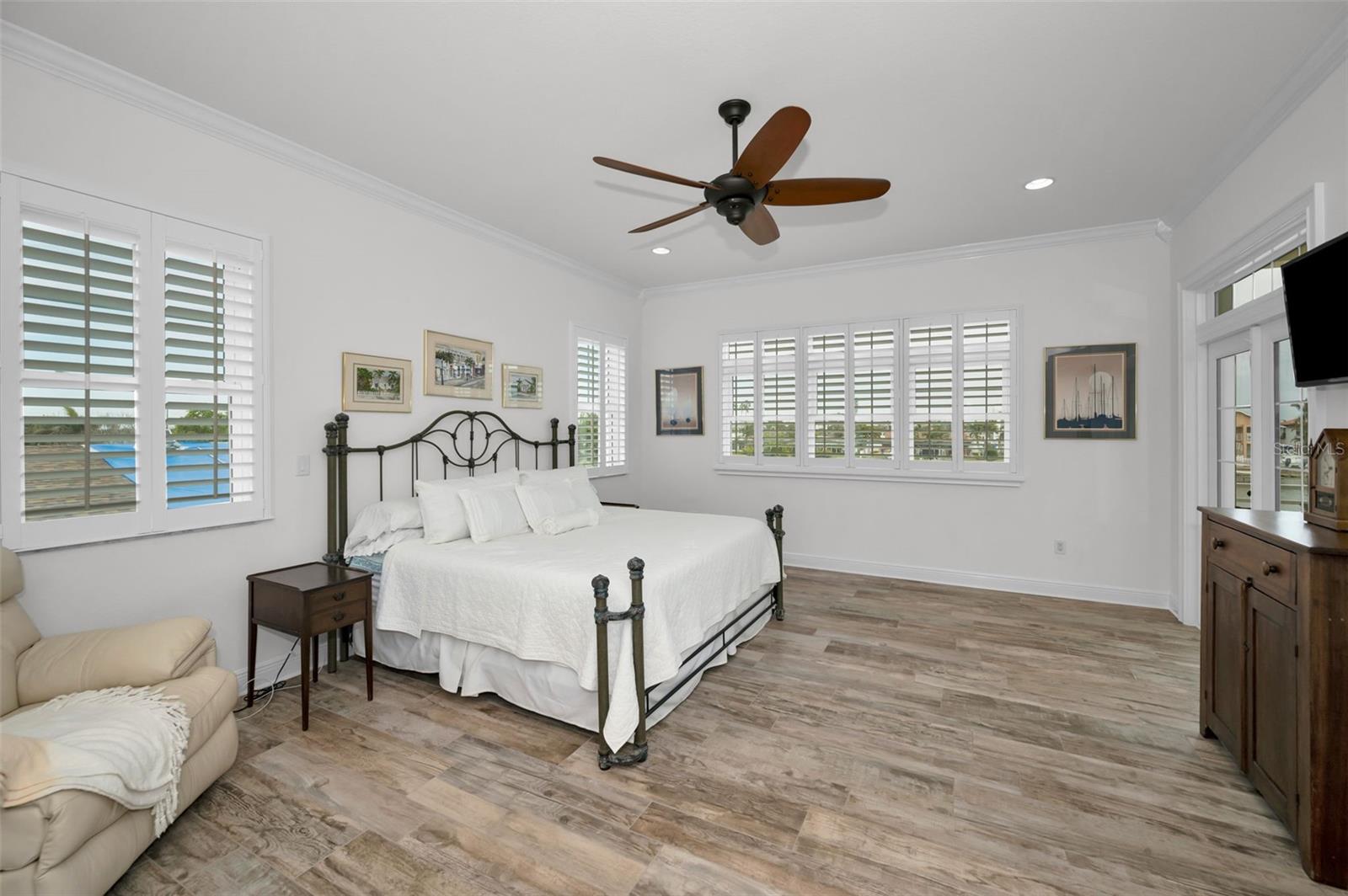 11325 5TH ST E, TREASURE ISLAND, FL — photo 28