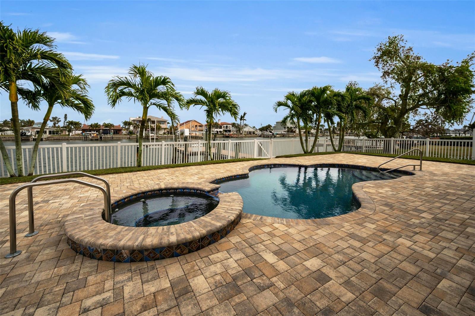 11325 5TH ST E, TREASURE ISLAND, FL — photo 57