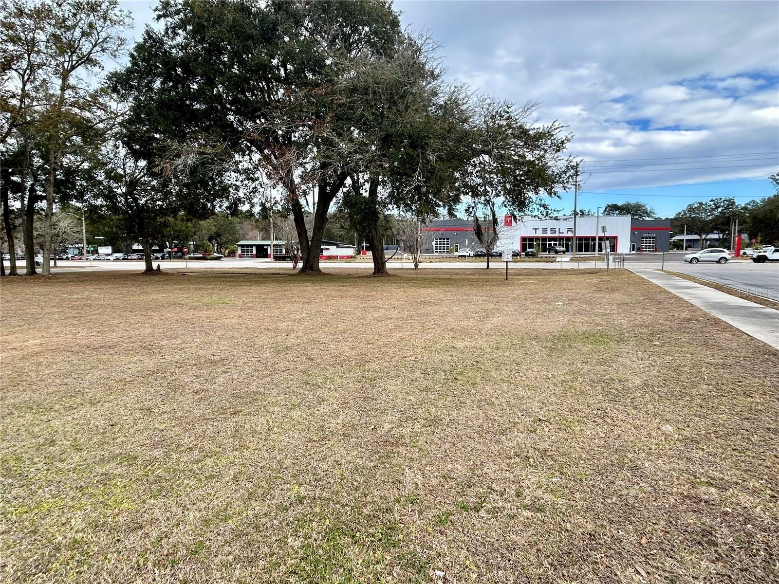 2550 N MAIN ST, GAINESVILLE, FL — photo 2