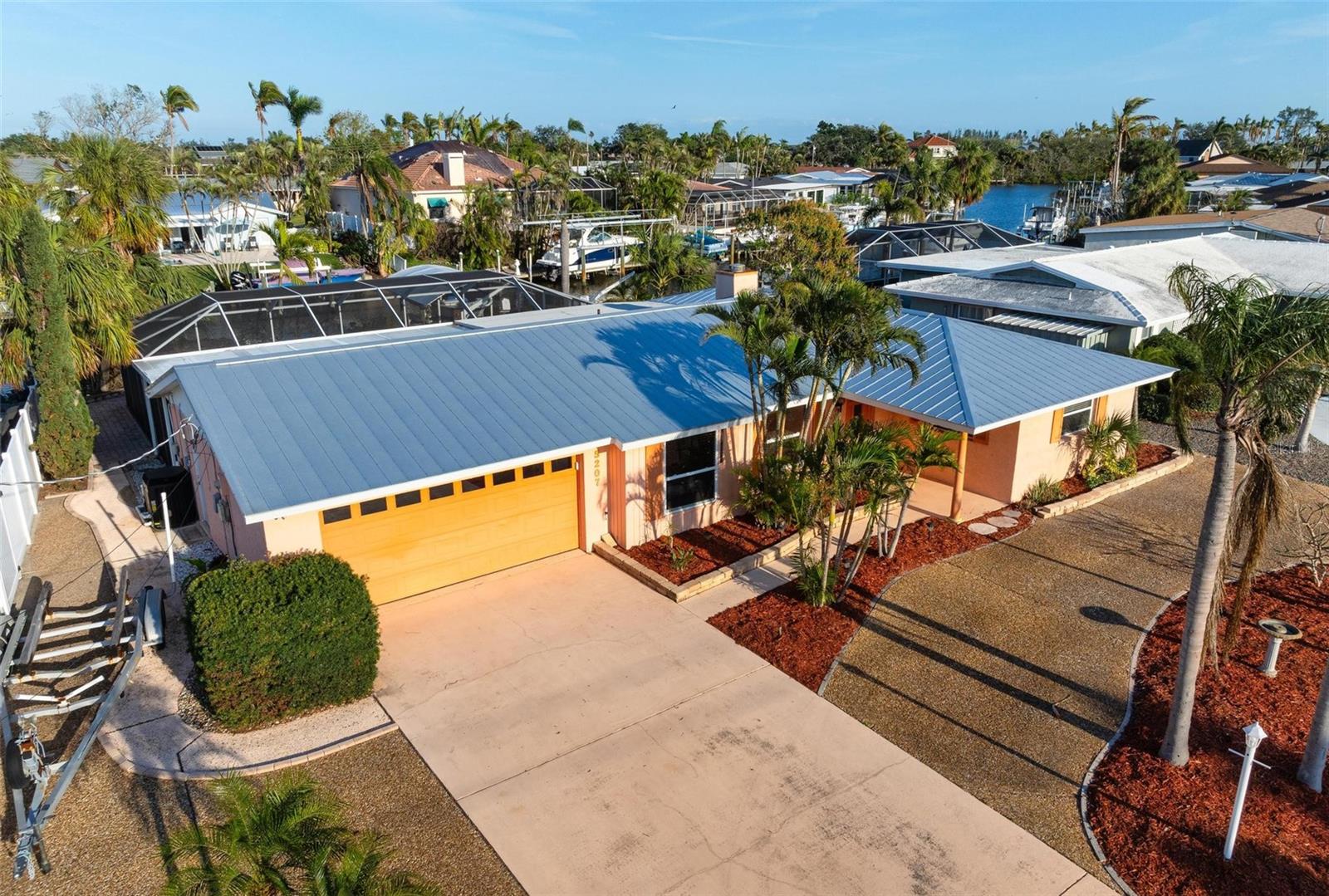5207 BIMINI DR, BRADENTON, FL — photo 2