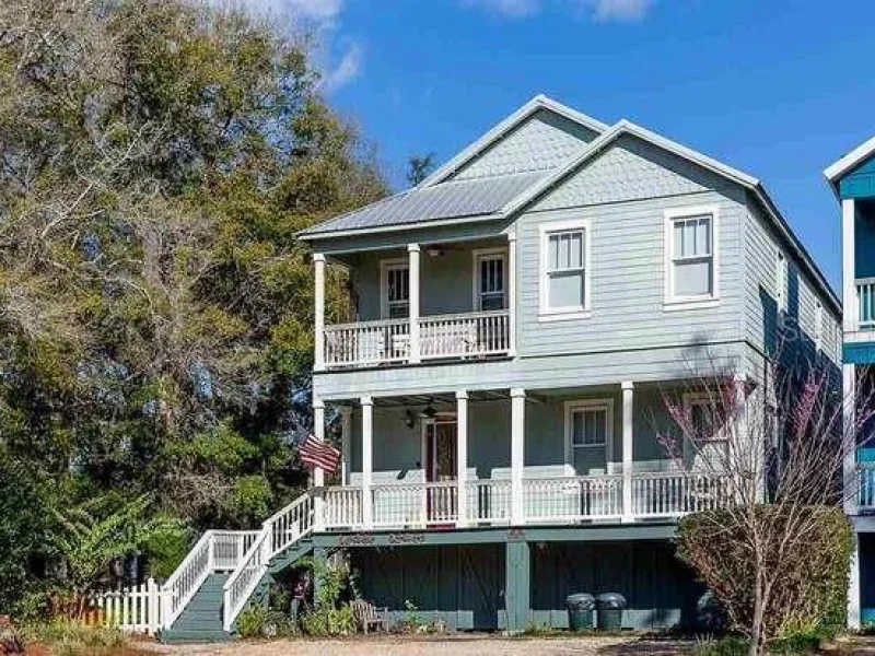 204 VIRGINIA AVE, STEINHATCHEE, FL