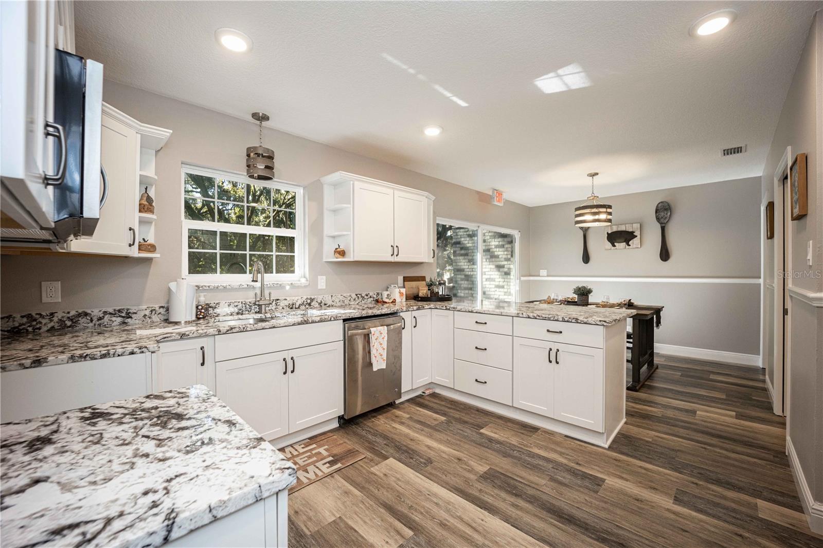 900 CLEVELAND AVE, WILDWOOD, FL — photo 8