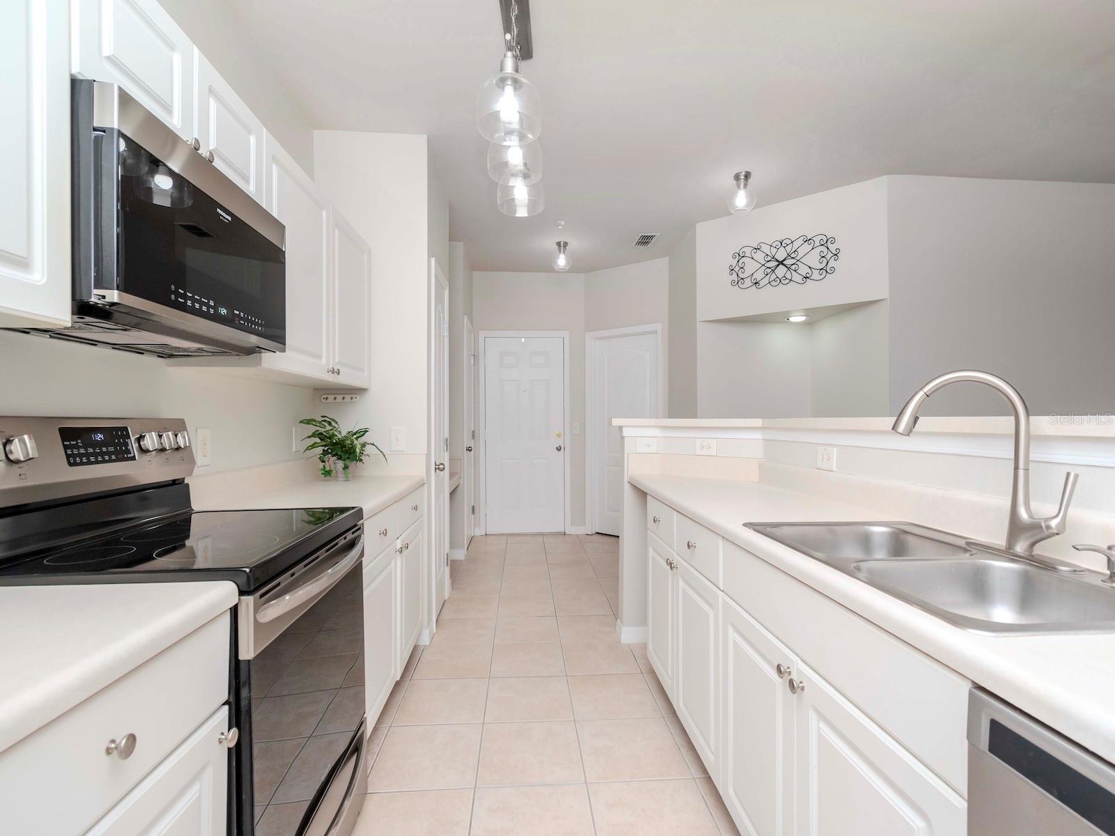 1429 VILLA CAPRI CIR #306, ODESSA, FL — photo 5