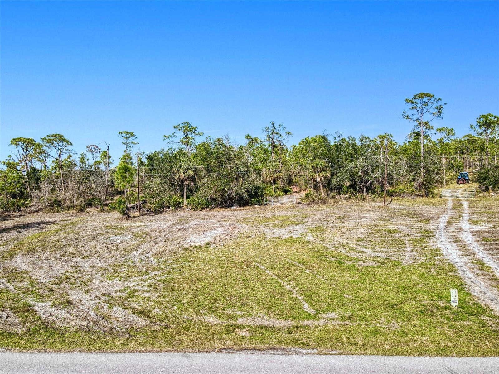24552 YACHT CLUB BLVD, PUNTA GORDA, FL — photo 2