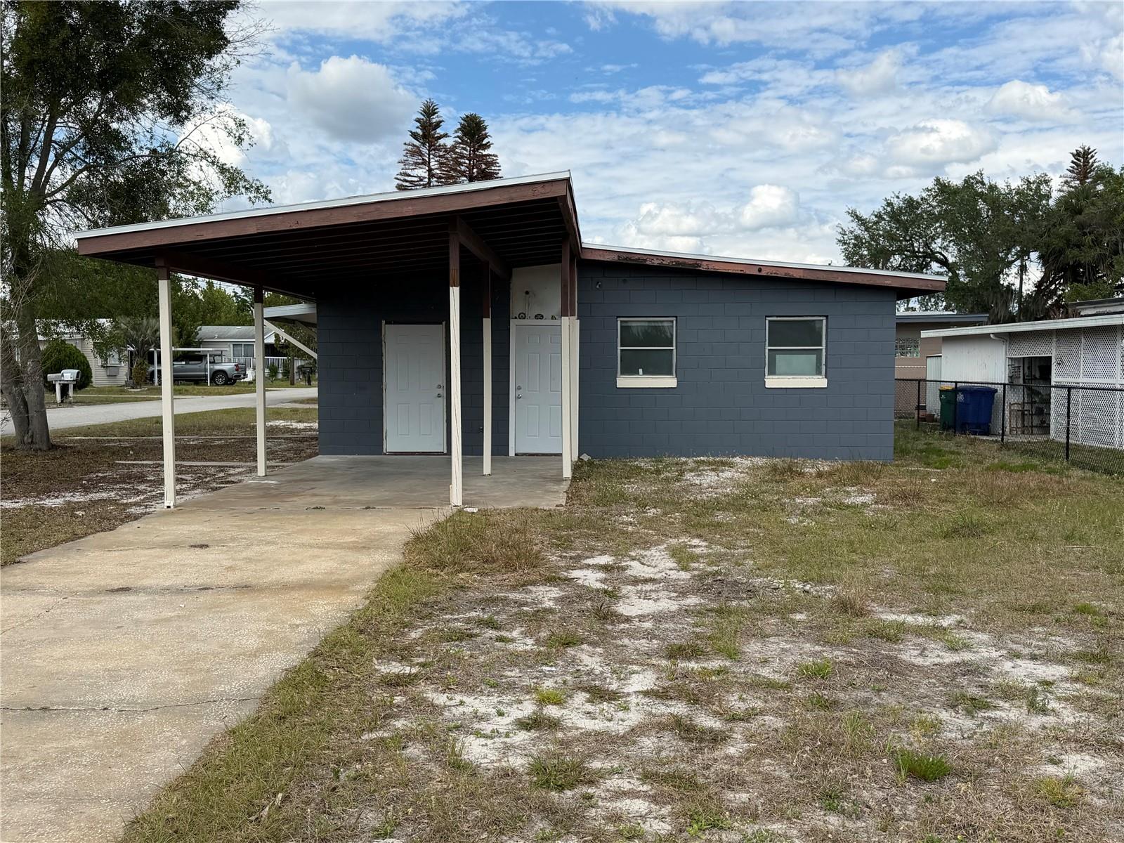 1121 OAKLAND DR, TAVARES, FL