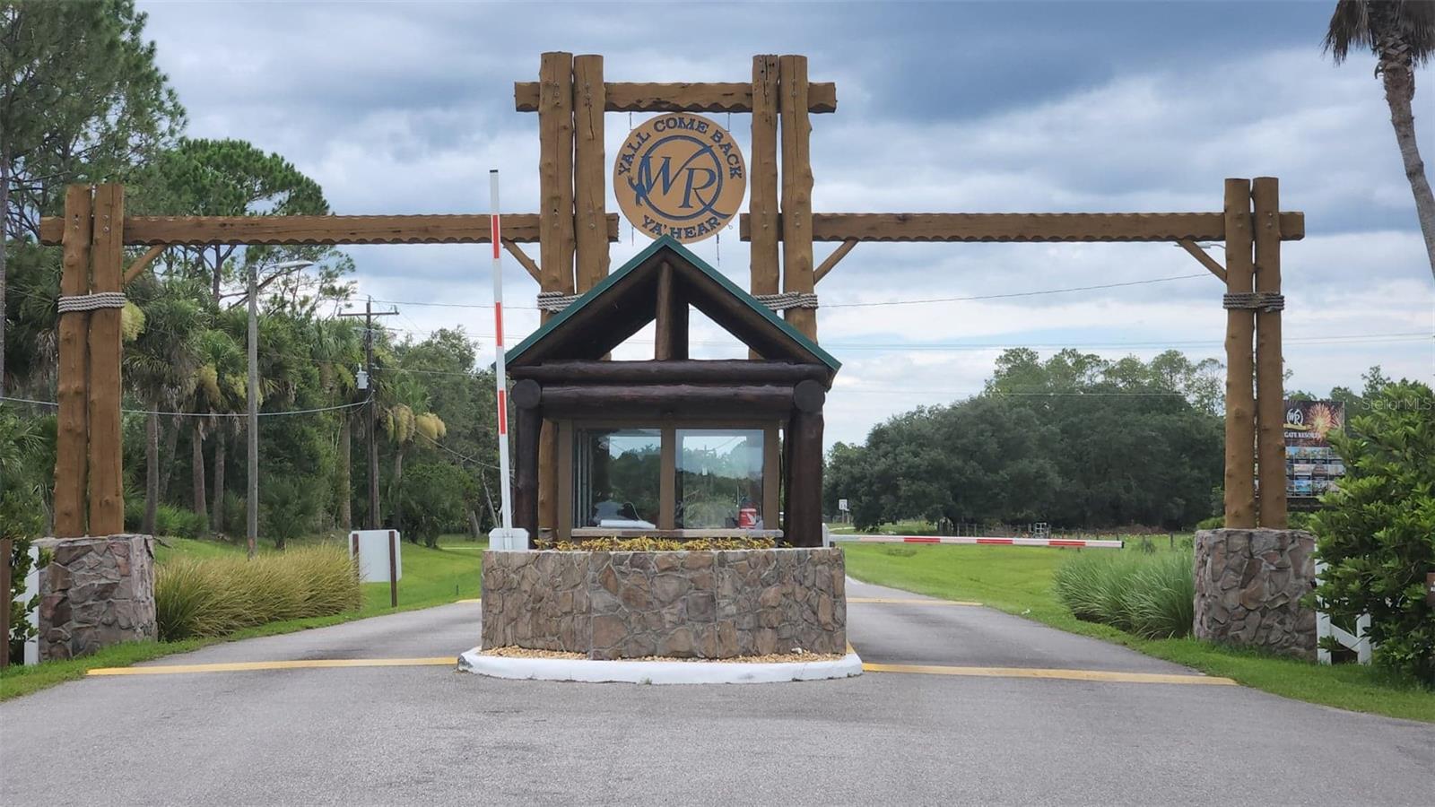 253 SADDLE LN, RIVER RANCH, FL — photo 12