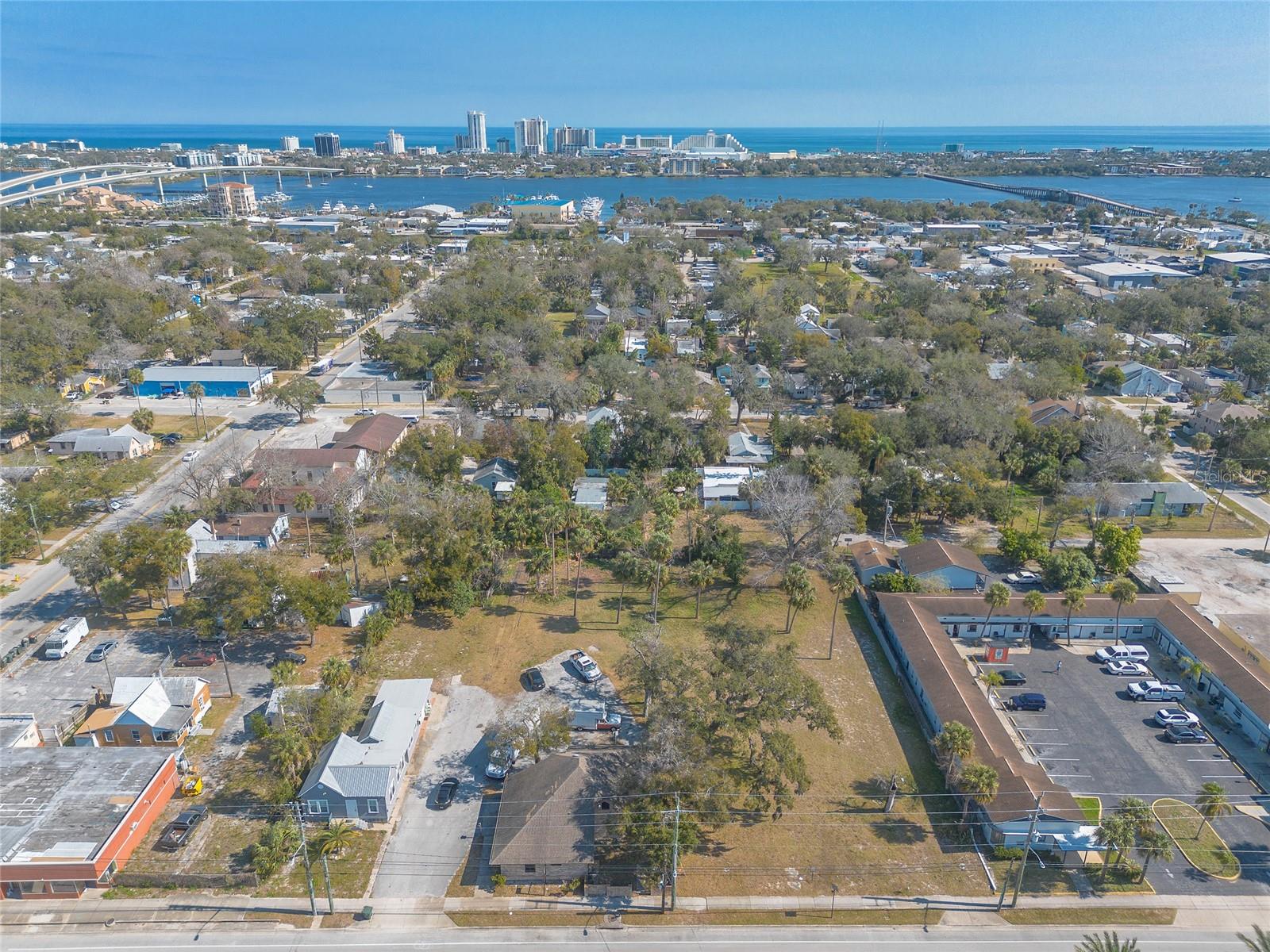 629 N RIDGEWOOD AVE, DAYTONA BEACH, FL — photo 2