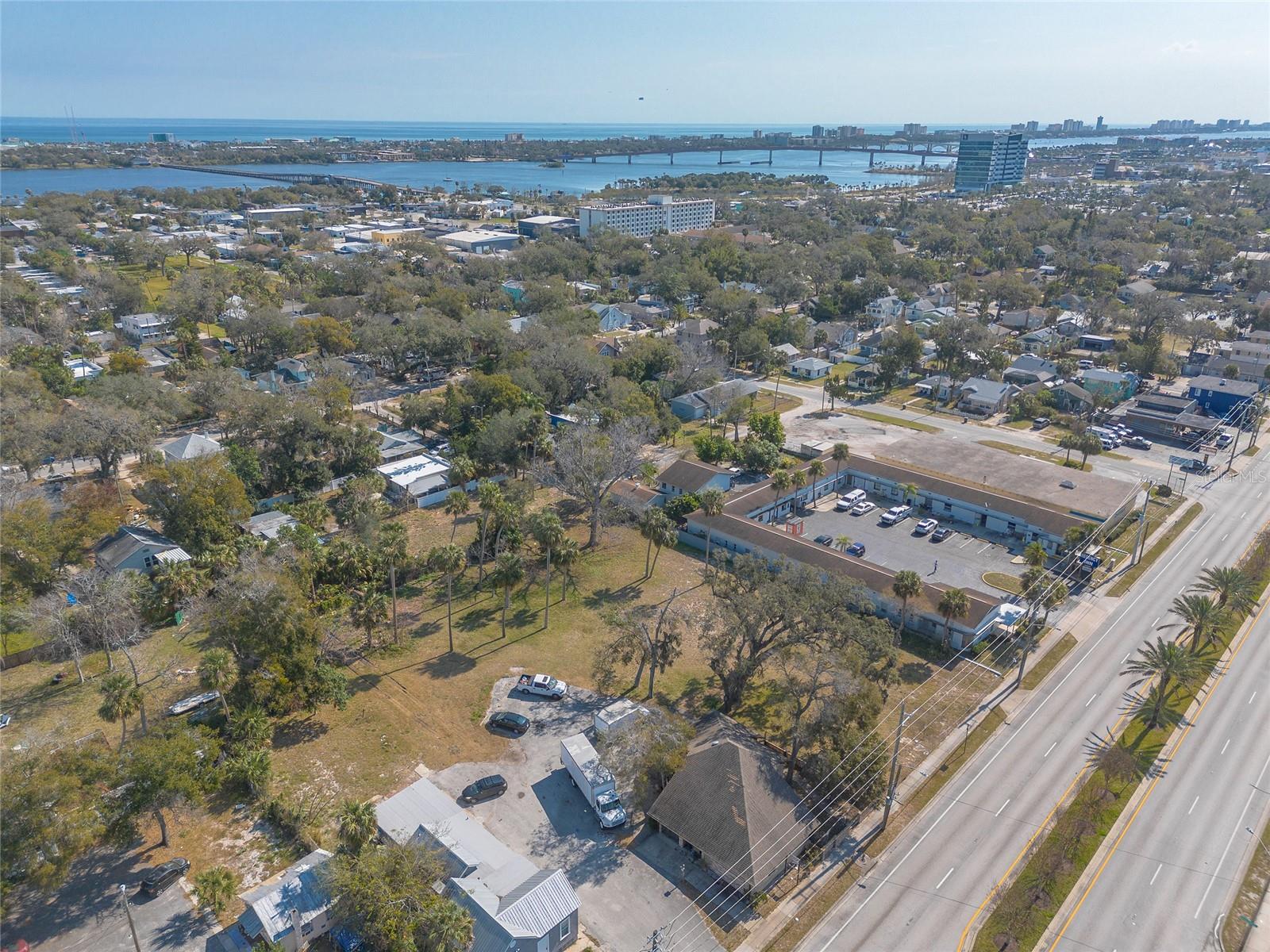 629 N RIDGEWOOD AVE, DAYTONA BEACH, FL — photo 3