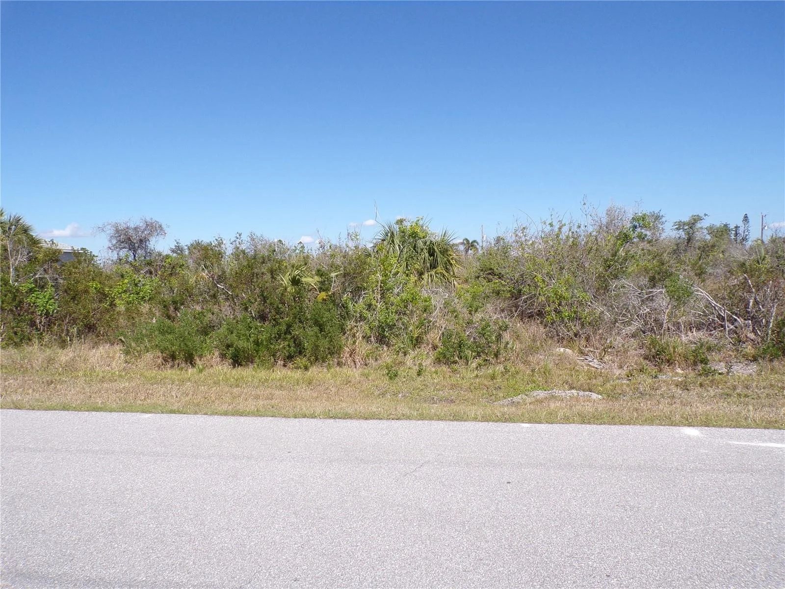 15547 MCCOMB CIR, PORT CHARLOTTE, FL — photo 2