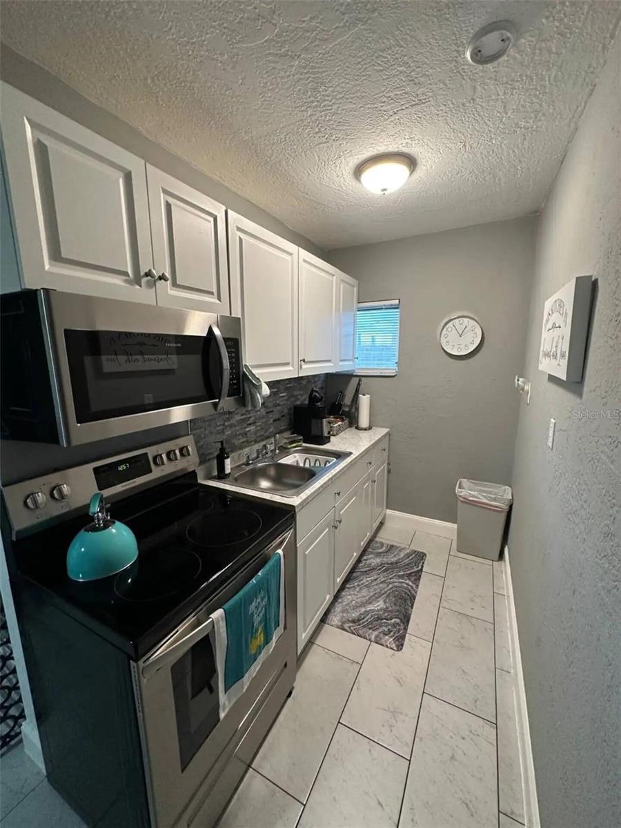 1743 YALE ST S, ST PETERSBURG, FL — photo 39