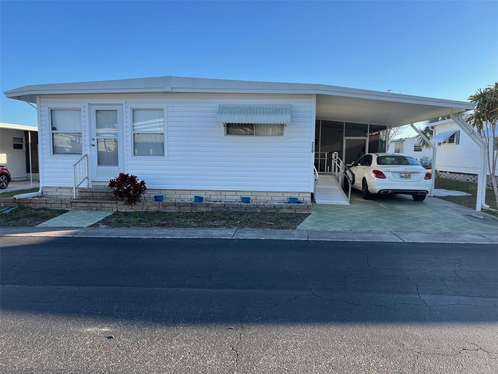 220 ROYAL PALM CIR, LARGO, FL