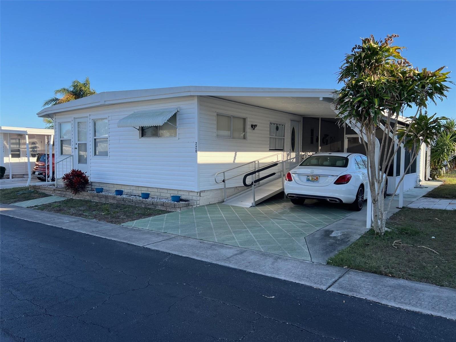 220 ROYAL PALM CIR, LARGO, FL — photo 3