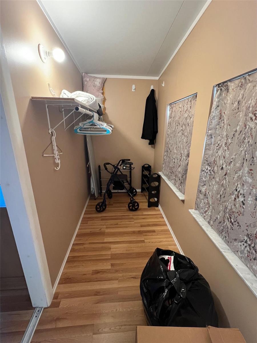 220 ROYAL PALM CIR, LARGO, FL — photo 18