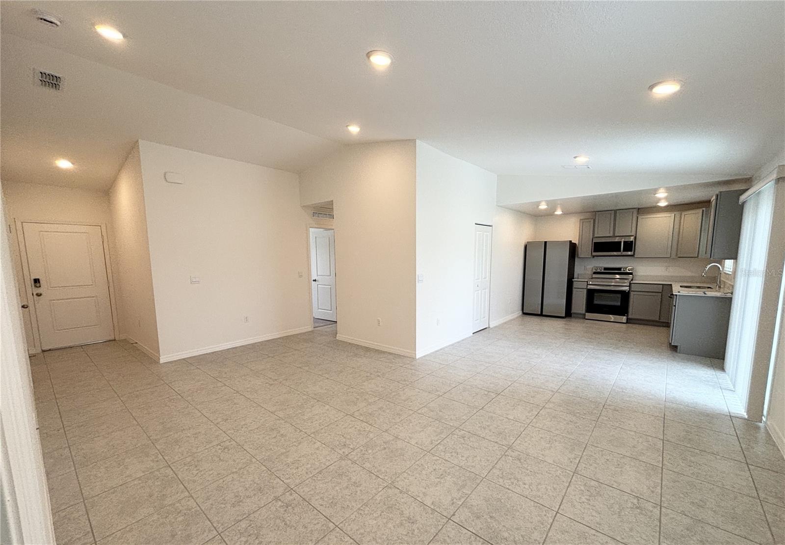 137 MAPLE DR W, KISSIMMEE, FL — photo 6