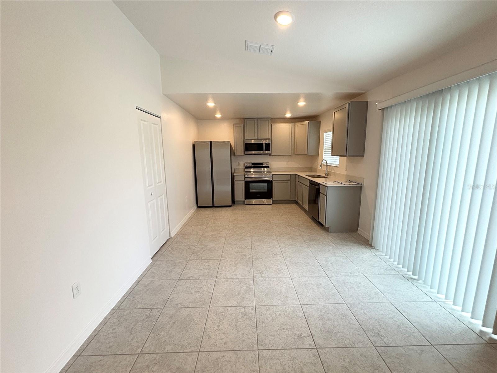 137 MAPLE DR W, KISSIMMEE, FL — photo 7