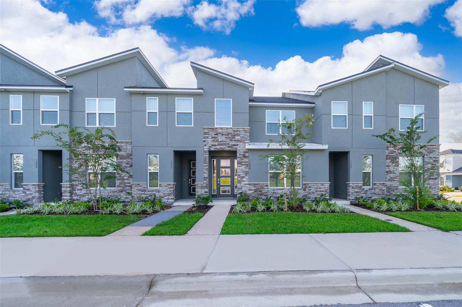 1696 TROPICAL PALMS CIR, KISSIMMEE, FL