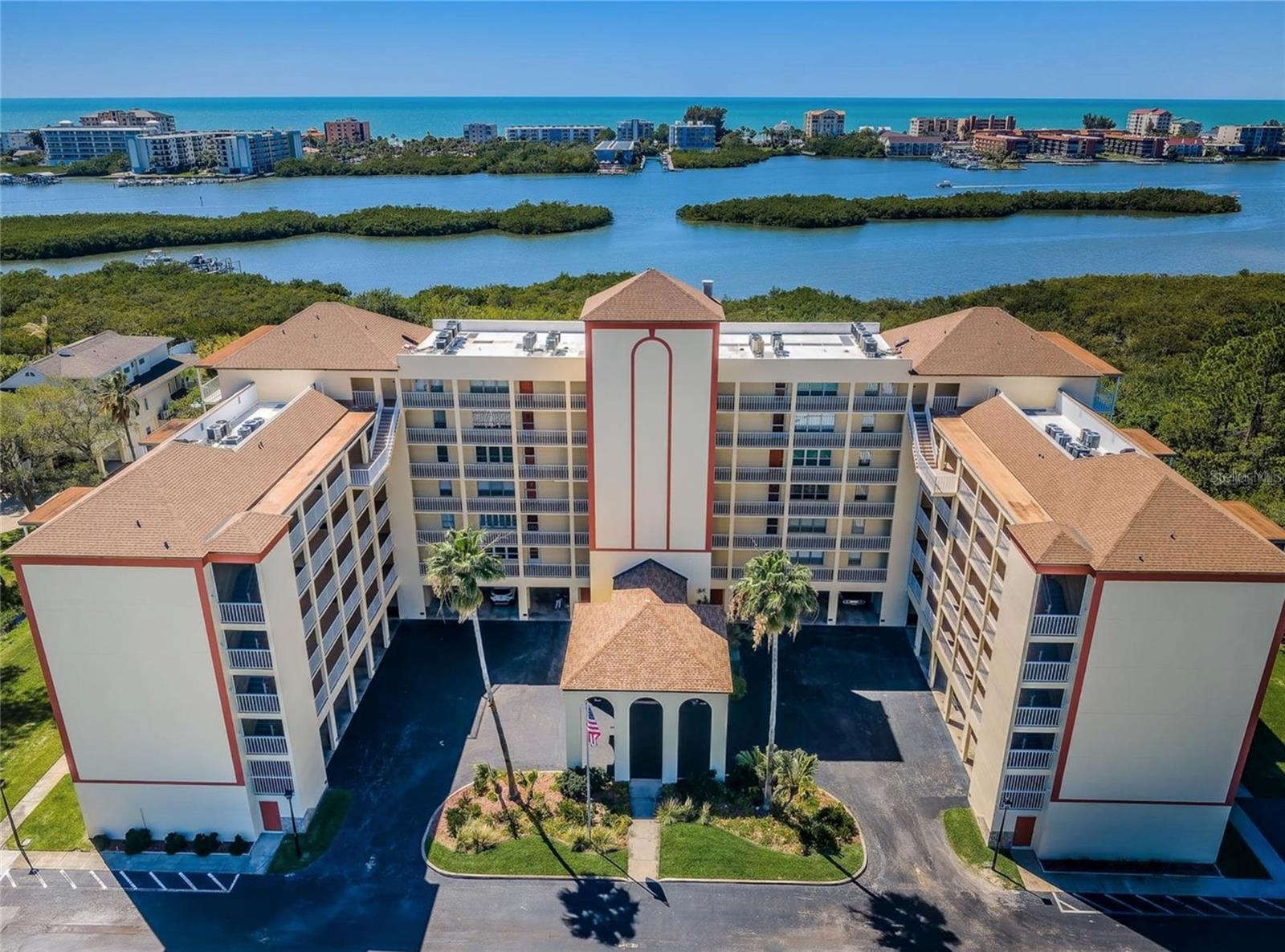 9000 COMMODORE DR #302, SEMINOLE, FL