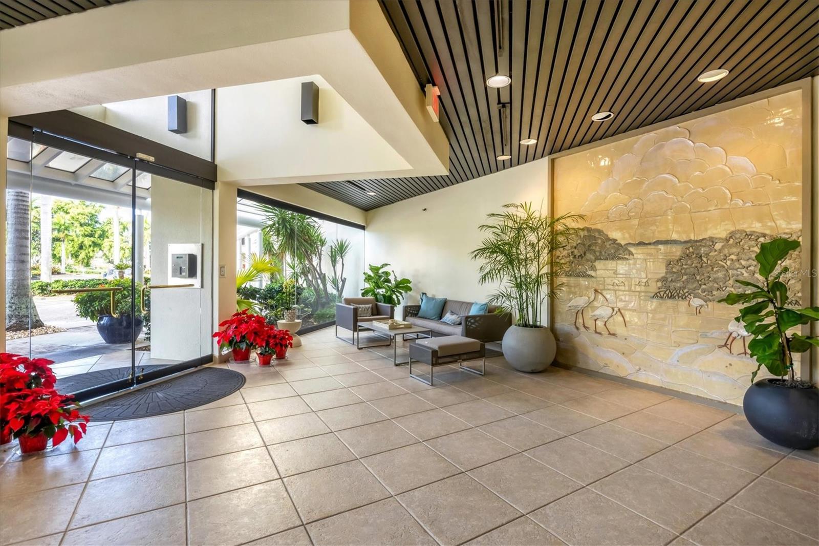 1930 HARBOURSIDE DR #134, LONGBOAT KEY, FL — photo 4