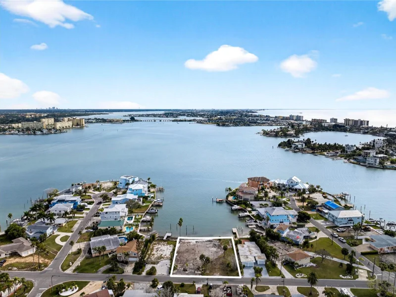 409 161ST AVE, REDINGTON BEACH, FL