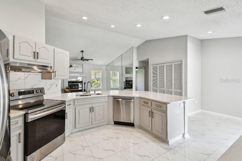 915 BRITTANY PARK BLVD, TARPON SPRINGS, FL — photo 12